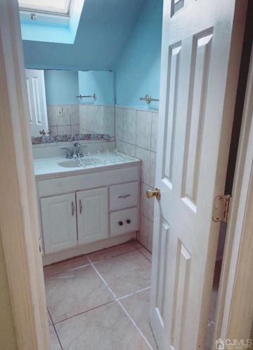 38 Bernard Ave, Edison NJ 08837-3431 exterior