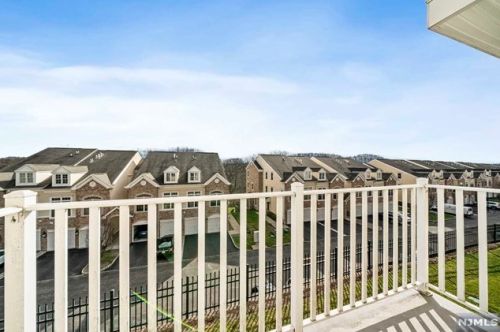 33 Forshee Cir, Montvale NJ 07645-1781 exterior