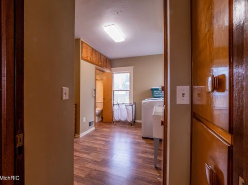 320 Elizabeth St, Sylvan Beach MI 49461-1311 exterior