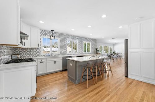 284 Pelican Rd, Middletown NJ 07748-3040 exterior