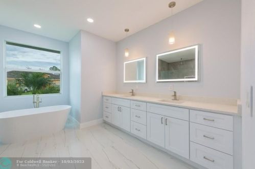 2470 Webster Ln, Fort Pierce FL 34953-5751 exterior