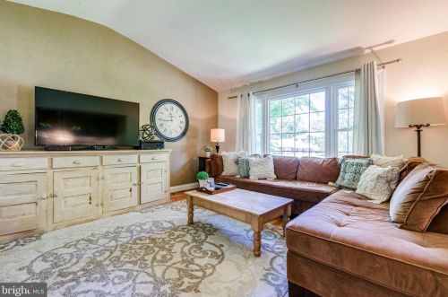 8707 Falkstone Ln, Alexandria VA  22309-4004 exterior