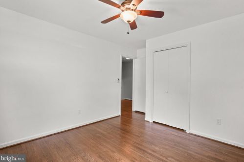 18011 Ml Crk Dr, Rockville MD 20855-1023 exterior