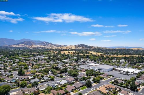 1519 Heartwood Dr, Concord CA 94521-1939 exterior