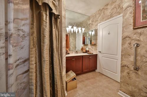 300 Carson Ter, Huntingdon Valley PA 19006-4719 exterior