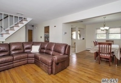 68 Vermont Ave, Babylon, NY 11704-3326