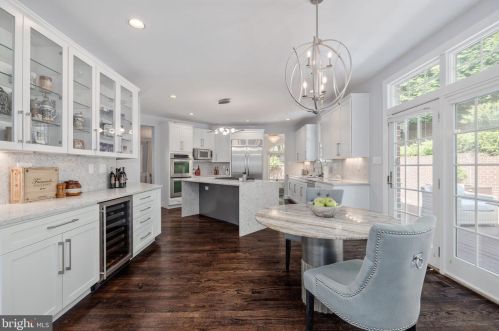 1941 Valleywood Rd, Mc Lean VA  22101-4931 exterior