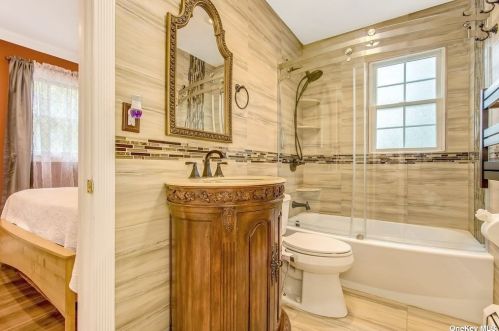 34 Fielding Ave, Huntington Station NY 11746-6731 exterior