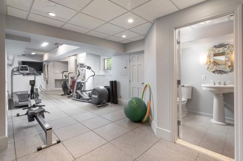 170 Blackstone Blvd, Providence RI 02906-5802 exterior