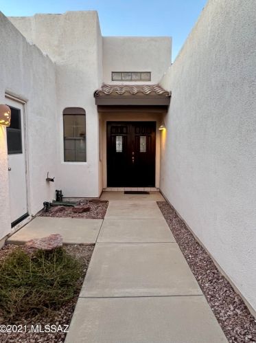 8937 Palm Brook Dr, Tucson, AZ 85743-8911