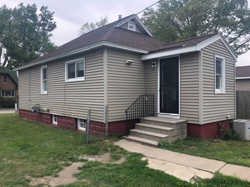 1011 Larch Ave, Meskegon MI  49441-2362 exterior