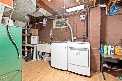 420 Sparkman Ave, Duluth MN 55803-2311 exterior