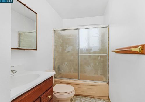 3948 Majestic Dr, Concord CA  94519-1214 exterior