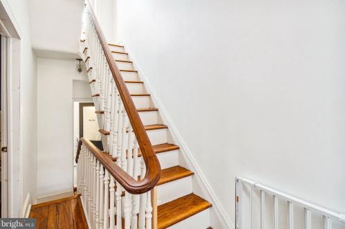 240 Fairmount Ave, Philadelphia PA  19123-2928 exterior