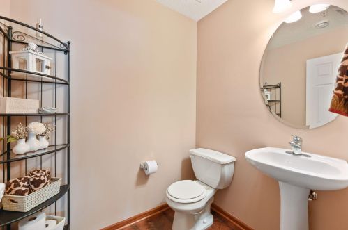 2198 Shamrock Pl, Chaska MN 55318-5405 exterior