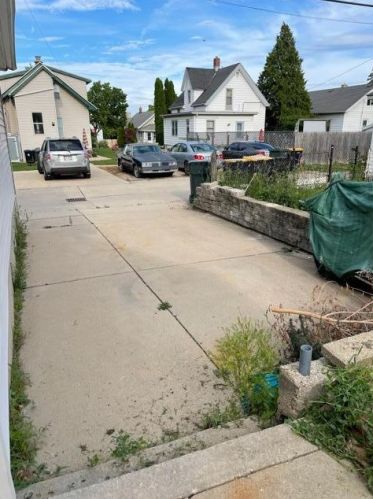 922 58, Milwaukee WI 53218-5613 exterior