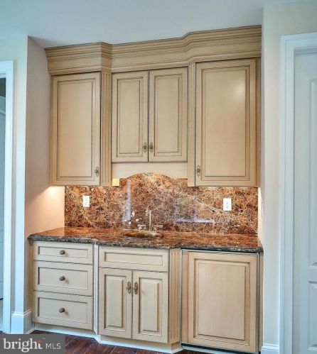 2221 Jefferson Ln, Huntingdon Valley PA 19006-6038 exterior