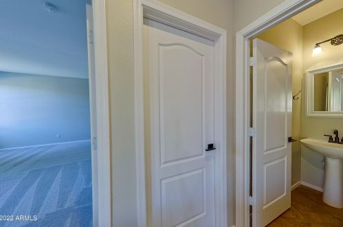 2602 Cavalry Dr, Phoenix AZ 85086-6616 exterior