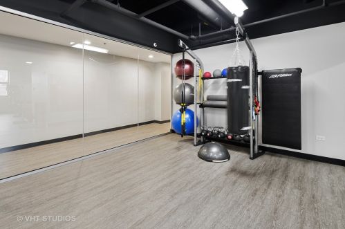 635 Dearborn St, Chicago IL 60605-1839 exterior