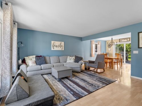 4965 Brookfield Cir, Manitowoc WI 54220-9362 exterior