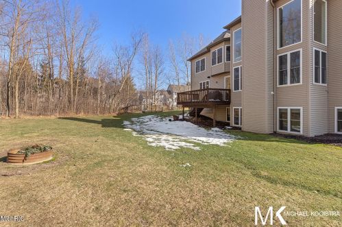 1860 Tall Pne Dr, Grand Rapids MI 49546-7923 exterior