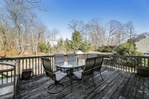 1508 Fox Trl, Mountainside NJ 07092-1302 exterior