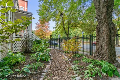 2319 Montrose Ave, Chicago IL 60618-1658 exterior