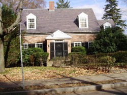 25 Cabot St, Newton, MA 02458-2501