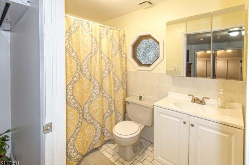 992 Milton Blvd, Rahway NJ 07065-1721 exterior