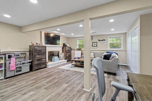 100 Haviland Rd, Ridgefield CT  06877-2821 exterior