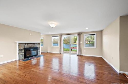 10 Grieb Trl, Wallingford CT  06492-2616 exterior