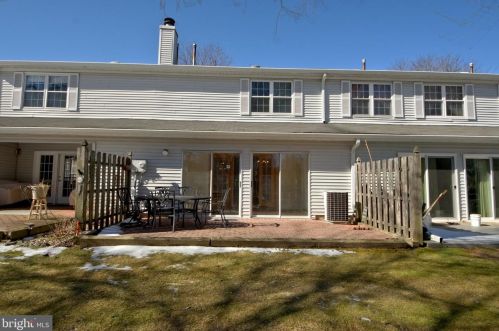 25 Jasmine Ct, Trenton NJ 08648-4808 exterior