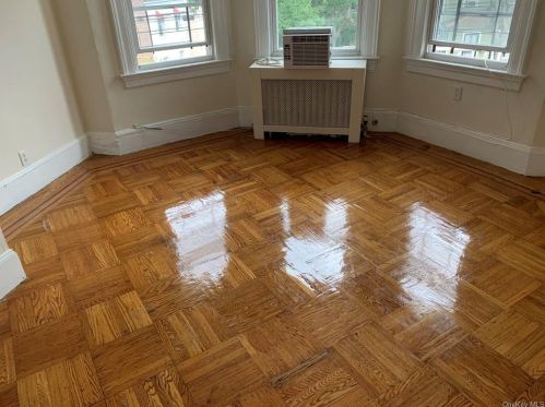 4023 Gunther Ave, Bronx NY 10469-2727 exterior