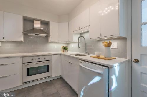 5717 6 St, Washington DC 20003-2706 exterior