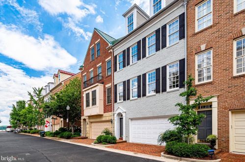 28 Alexander St, Alexandria, VA 22314-3873