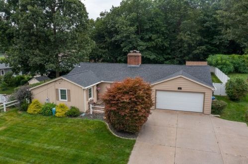 17 Laurence Dr, West Springfield, MA 01089-1736