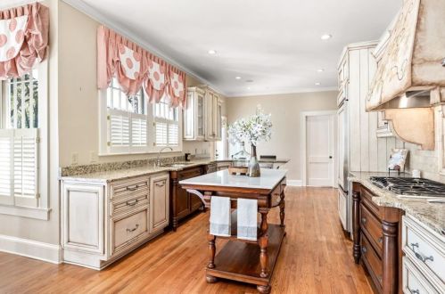 965 Grn St Cir, Gainesville GA 30501-2204 exterior