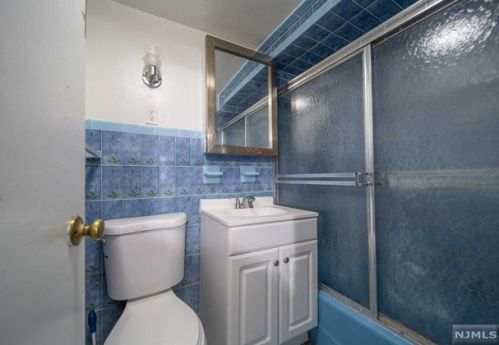 537 8th St, Palisades Park NJ  07650-3113 exterior