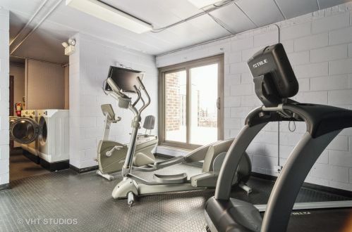 2600 Hampden Ct, Chicago IL  60614-4943 exterior