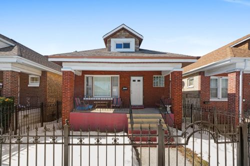 5616 Mozart St, Chicago, IL 60659-4823
