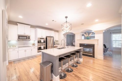 2810 Darby St, Atlanta GA  30319-3655 exterior