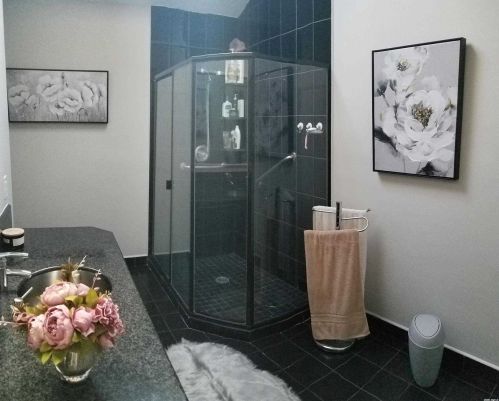 58 Vly Grn Dr, Valley Stream NY 11581-3635 exterior