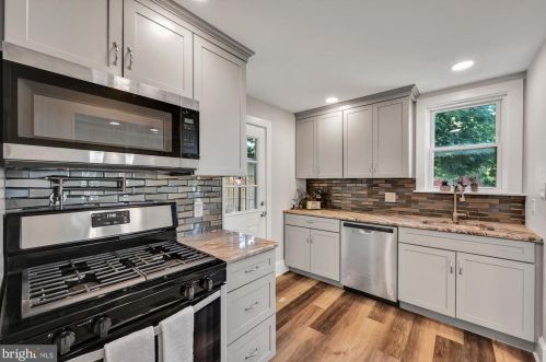 704 Walnut St, Lancaster PA  17602-2435 exterior