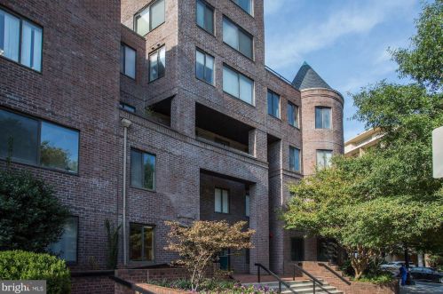 3 Washington Cir, Washington, DC 20037-2326