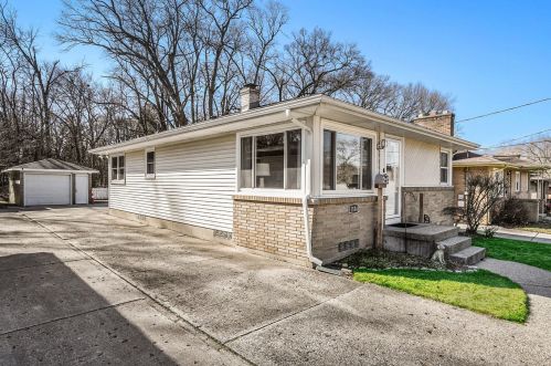 1534 10 St, Grand Rapids MI 49504-3977 exterior