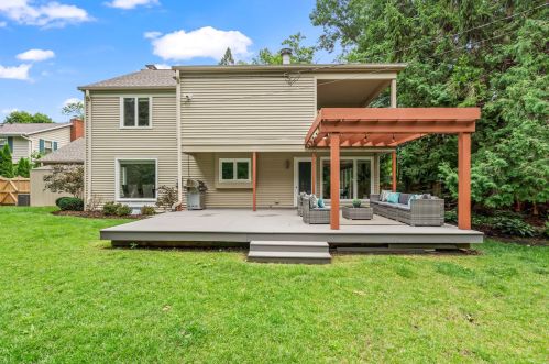 7607 Lake Dr, Milwaukee WI  53217-2909 exterior