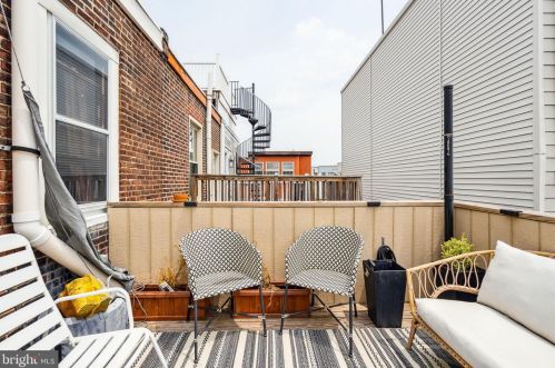 240 Fairmount Ave, Philadelphia PA  19123-2928 exterior