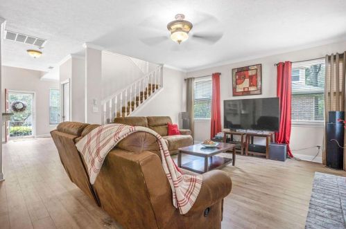 582 Shore Rd, Lithonia, GA 30058-5952