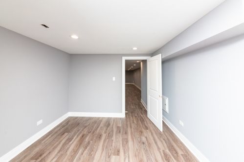 6758 Artesian Ave, Chicago IL  60645-4614 exterior