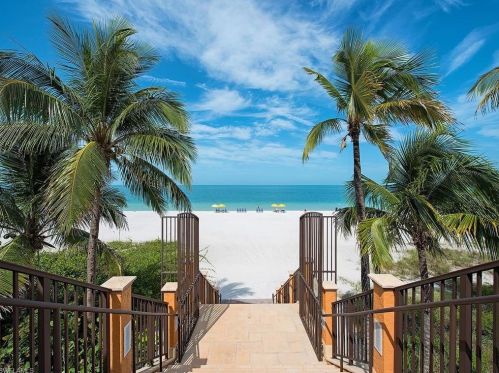 18091 Lagos Way, Naples FL 34110-2765 exterior